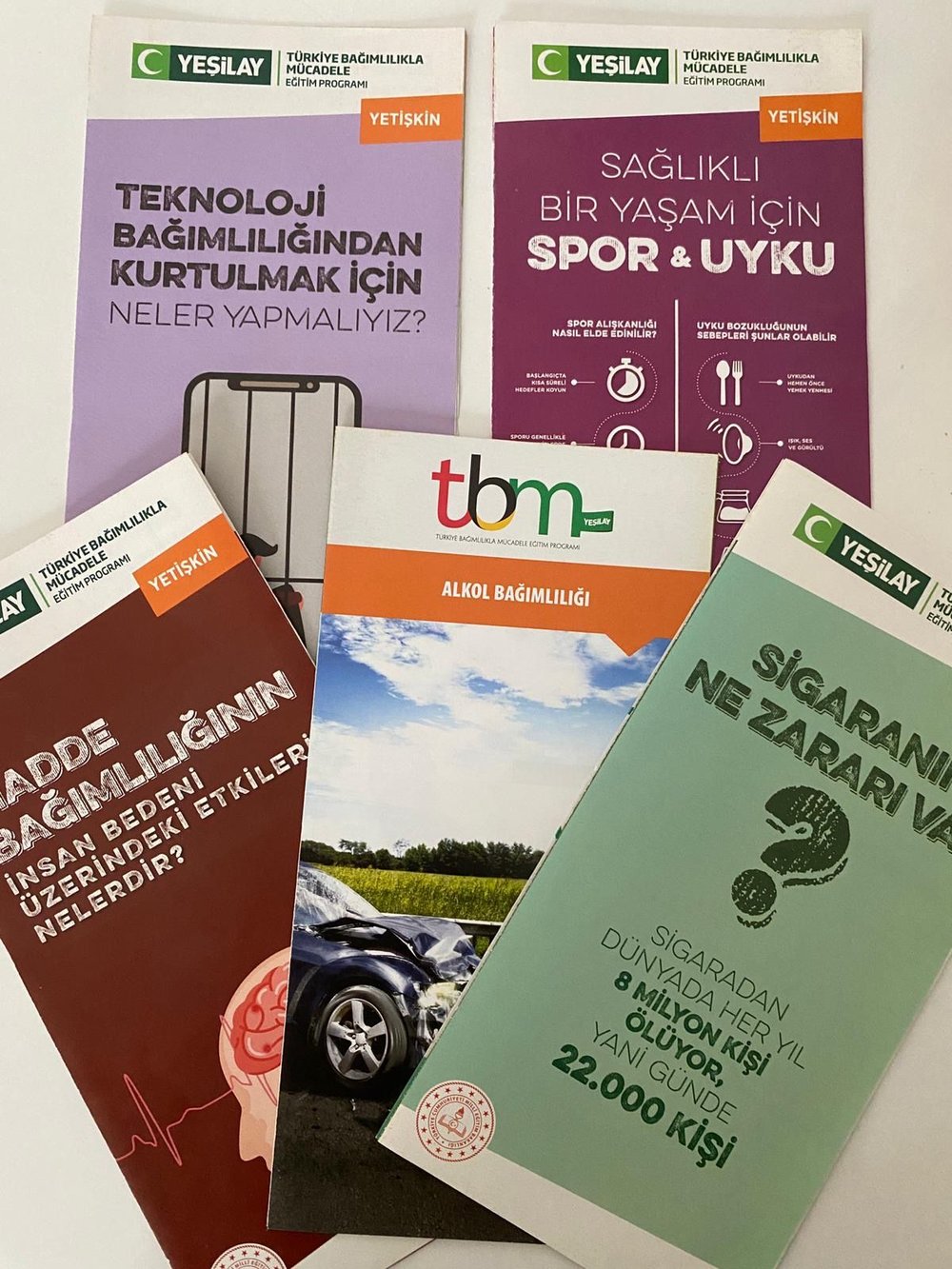 Alkol, madde, teknoloji bağımlılığı ve sağlıklı yaşam konulu Yeşilay broşürleri